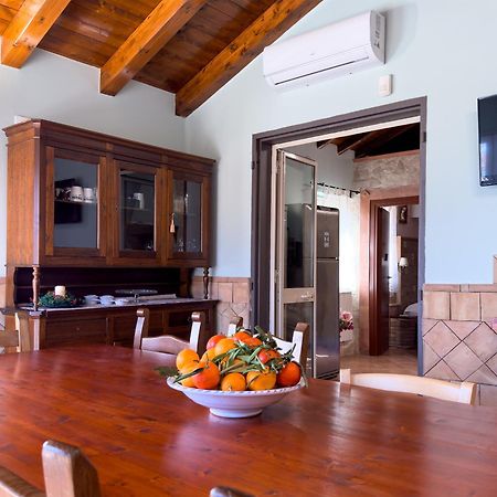 Villa Del Gelso Chalet Nel Parco Delletna ماسكالي المظهر الخارجي الصورة