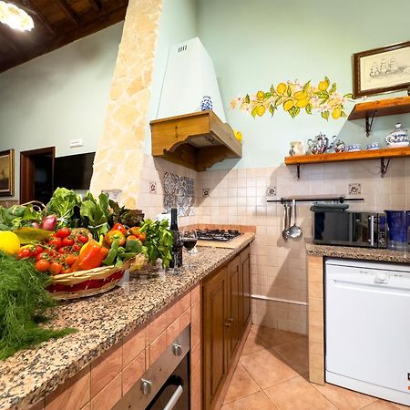 Villa Del Gelso Chalet Nel Parco Delletna ماسكالي المظهر الخارجي الصورة