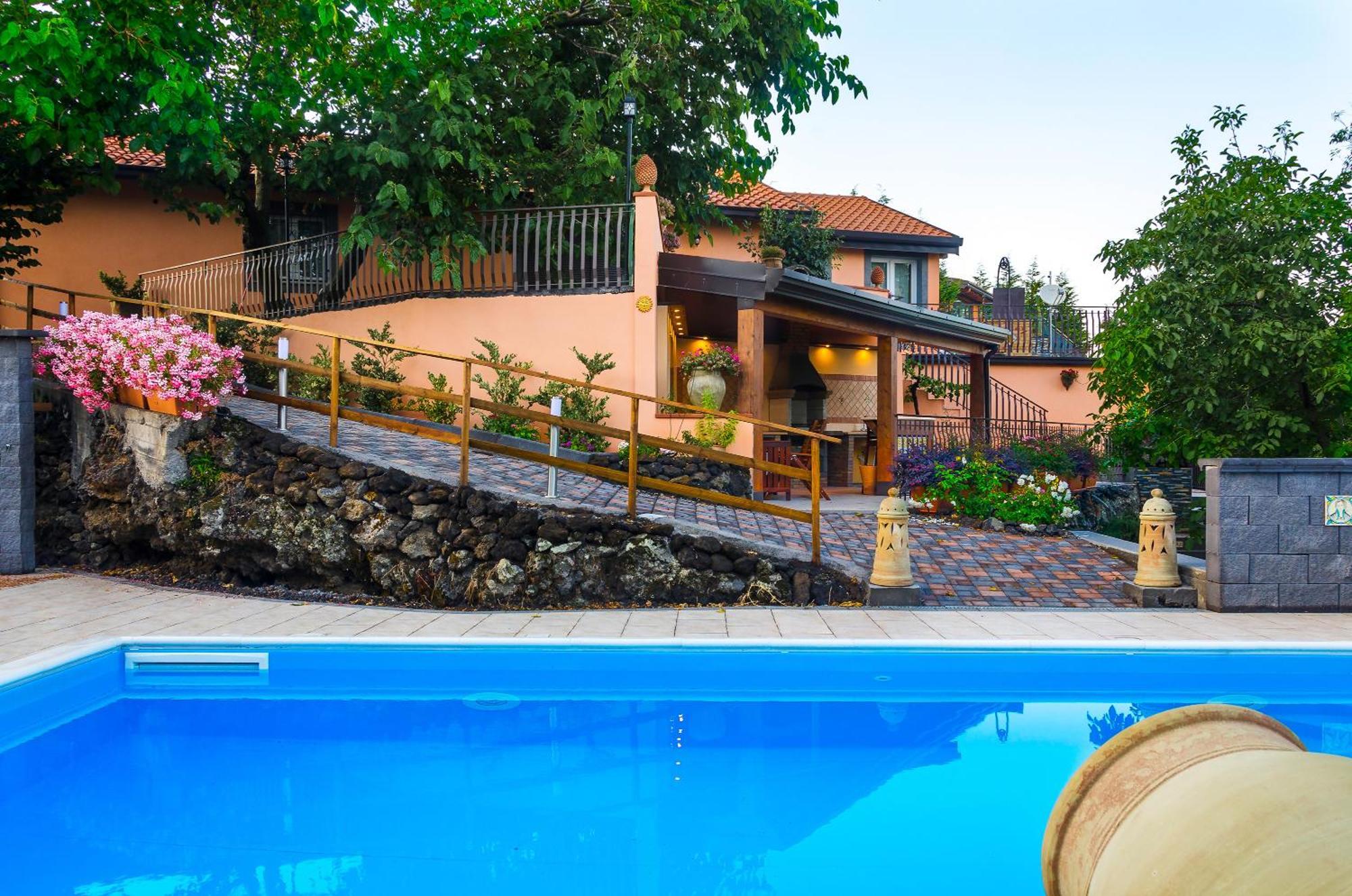Villa Del Gelso Chalet Nel Parco Delletna ماسكالي المظهر الخارجي الصورة
