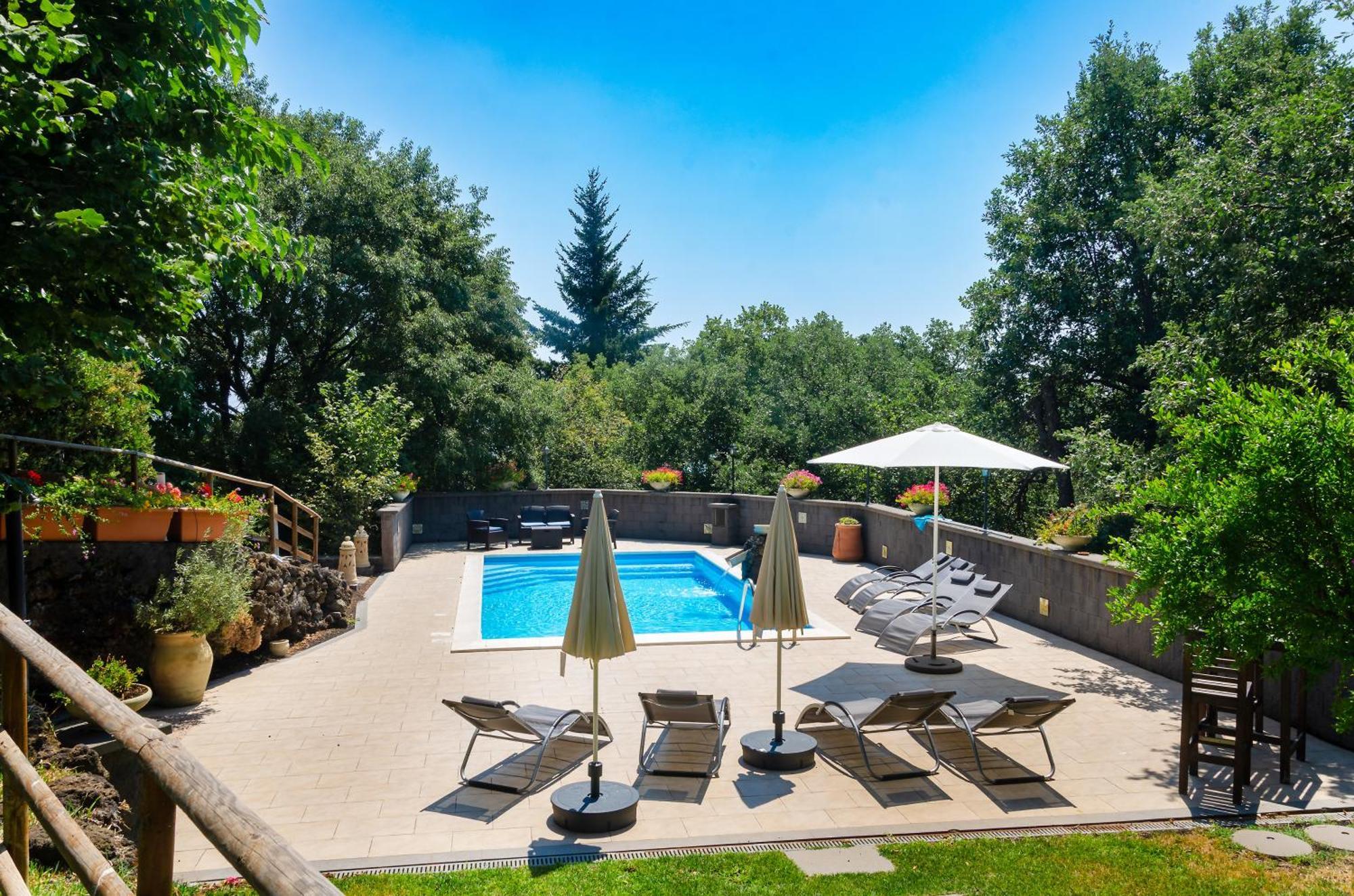Villa Del Gelso Chalet Nel Parco Delletna ماسكالي المظهر الخارجي الصورة