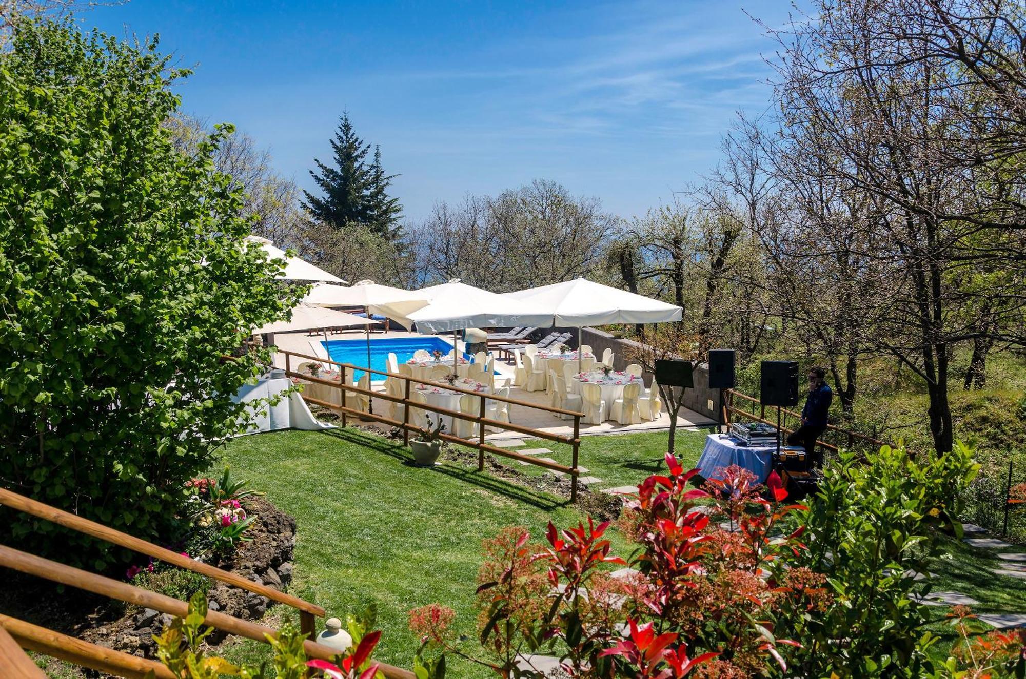 Villa Del Gelso Chalet Nel Parco Delletna ماسكالي المظهر الخارجي الصورة