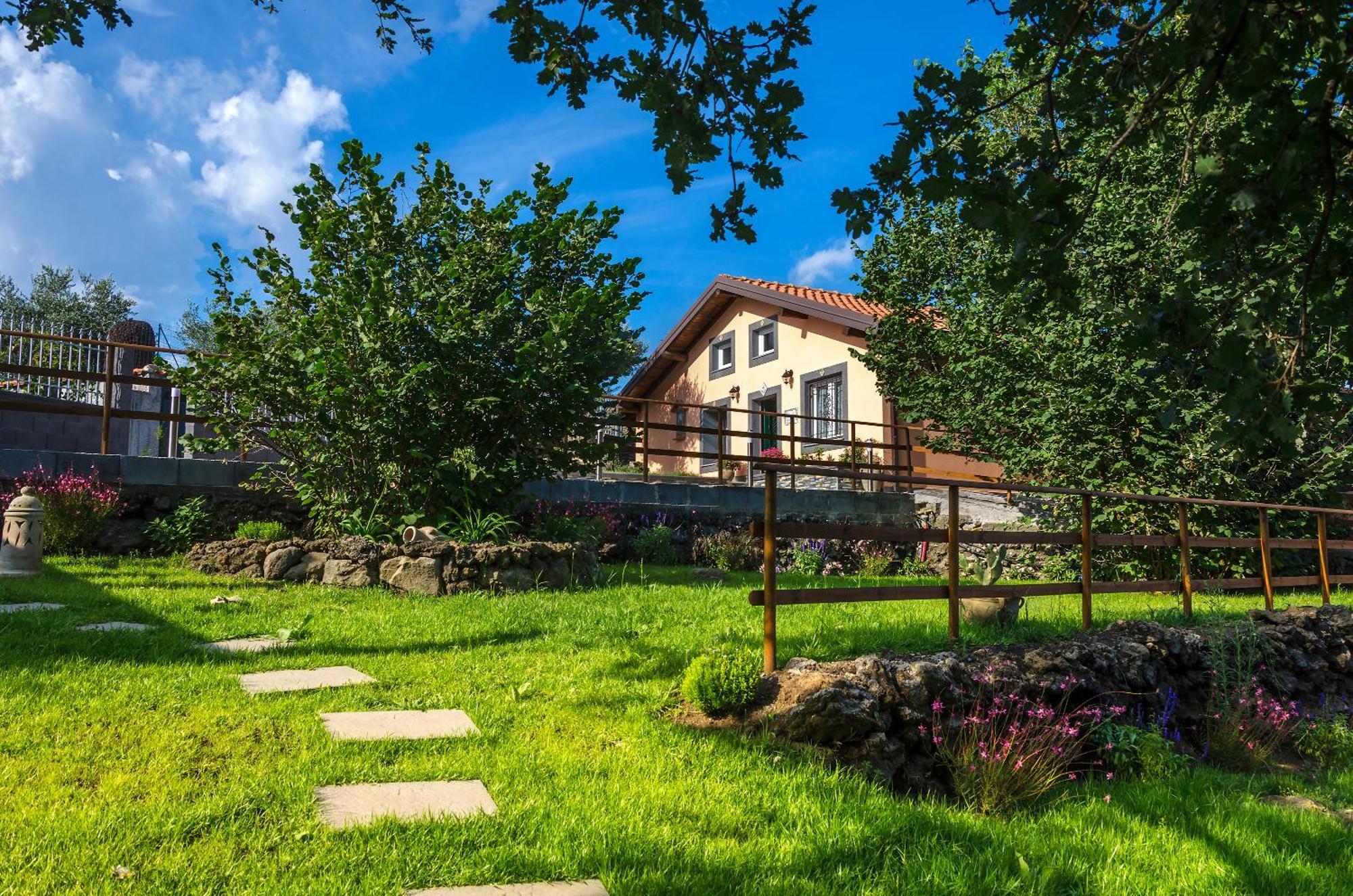 Villa Del Gelso Chalet Nel Parco Delletna ماسكالي المظهر الخارجي الصورة